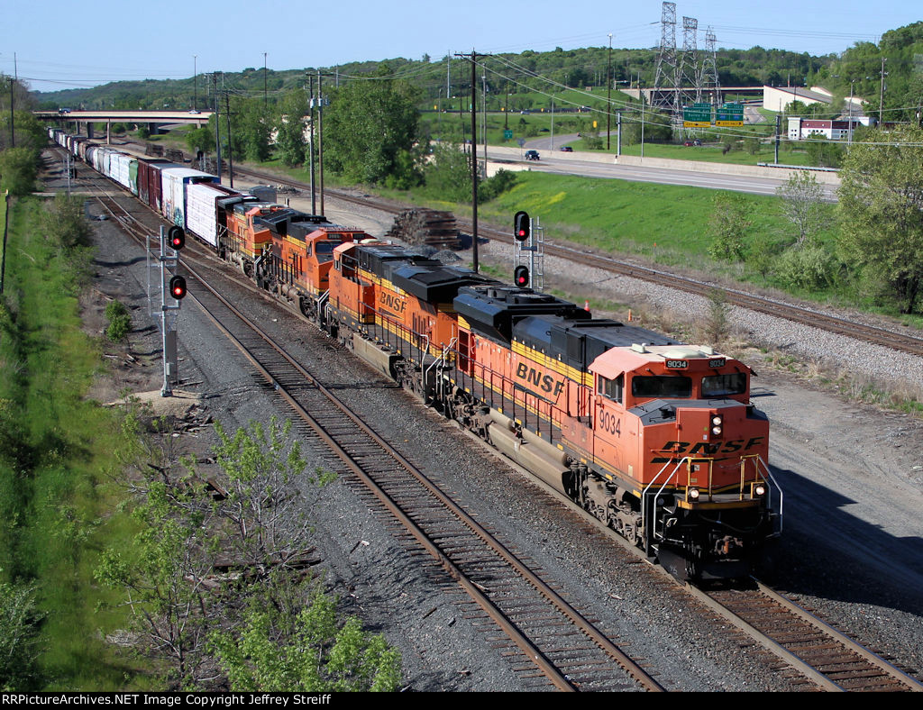 BNSF 9034